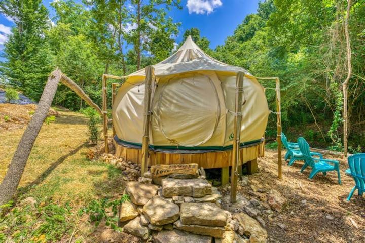 The Aries-A Stargazing, Luxury Glamping Tent Rogersville المظهر الخارجي الصورة